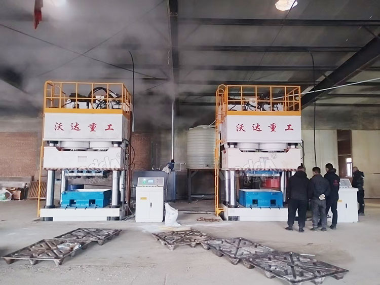 1600噸木屑托盤液壓機客戶現場.jpg 1600噸木屑托盤液壓機客戶現場.jpg