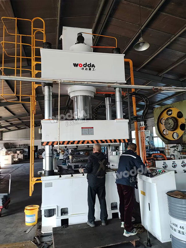 500噸汽車底盤配件成型液壓機 500噸汽車底盤配件成型液壓機