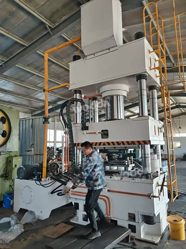 500噸四柱液壓機現場 500噸四柱液壓機現場