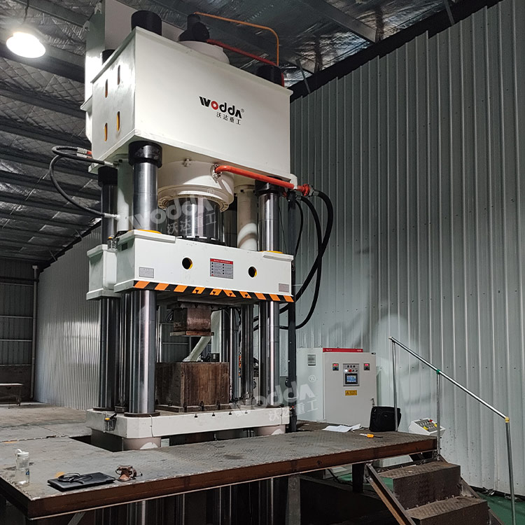 800噸石墨粉末成型液壓機(石墨匣缽) 800噸石墨粉末成型液壓機(石墨匣缽)