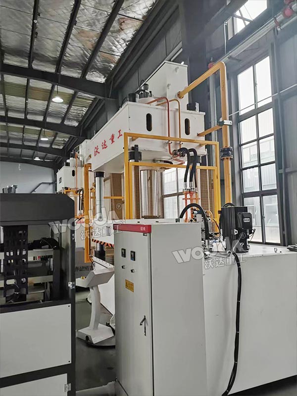 500噸四柱液壓機現場 500噸四柱液壓機現場