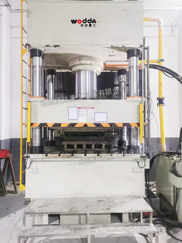 500噸四柱液壓機現場 500噸四柱液壓機現場