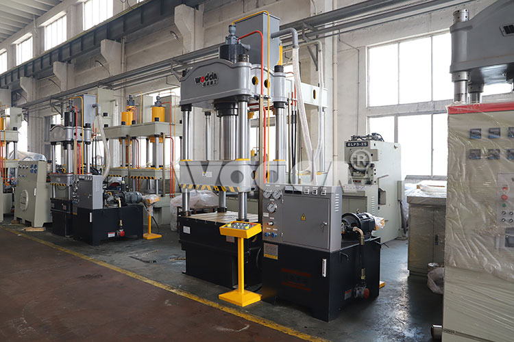 200噸三梁四柱液壓機 200噸三梁四柱液壓機