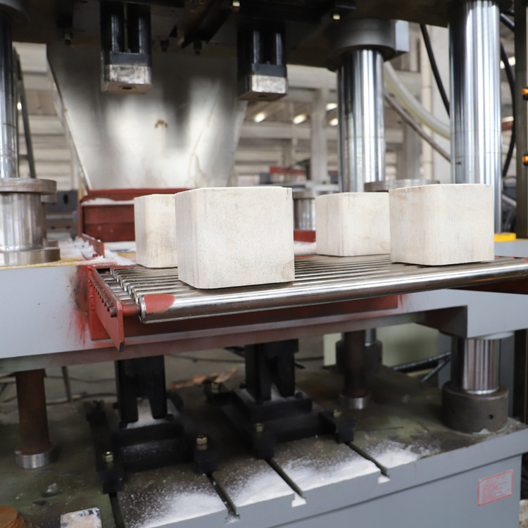 牛羊舔磚液壓機多少錢一臺 牛羊舔磚液壓機多少錢一臺